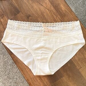 M Vtg Victoria's Secret Low Rise Hiphugger Underwear Panties White Lace Wedding